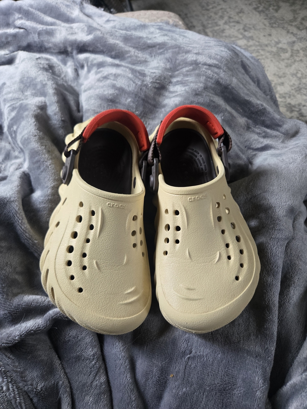 Crocs Kids Shoe in Cream with Orange Heel Strap